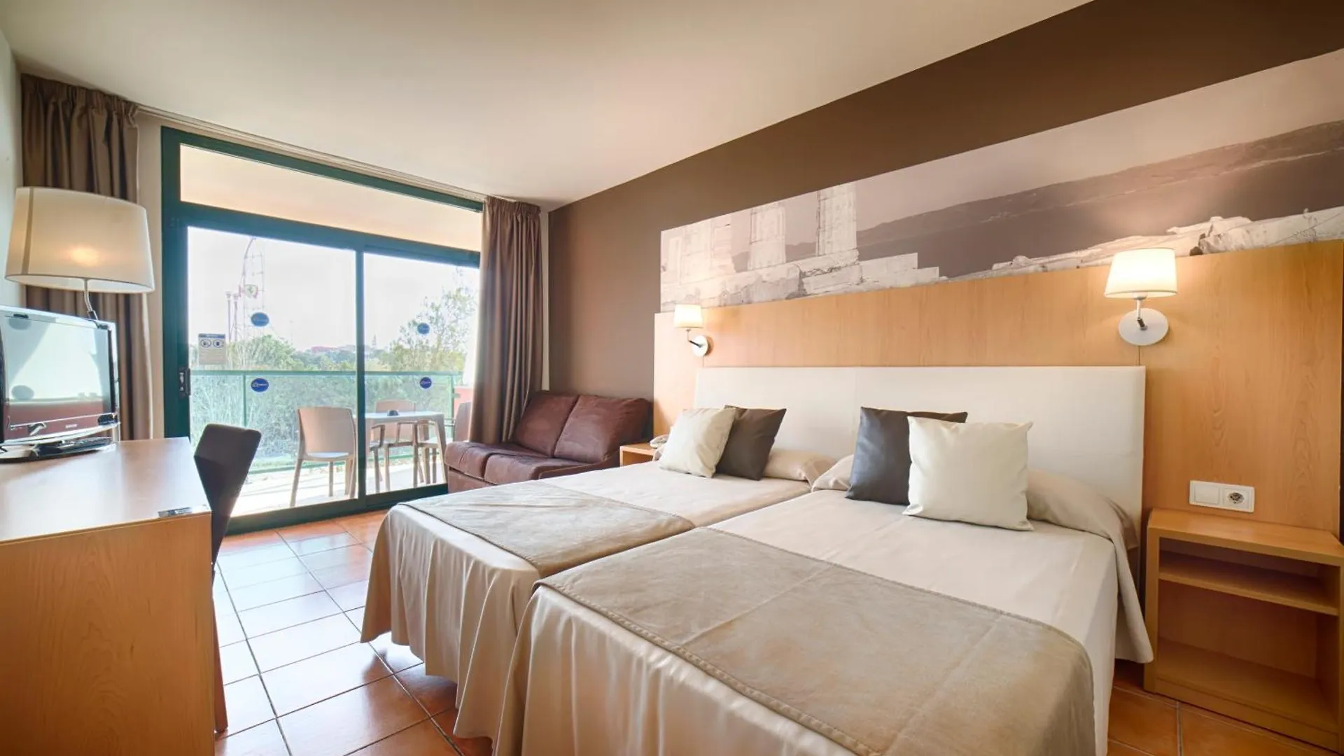 Hotel Ohtels Vil-La Romana Salou 4*,